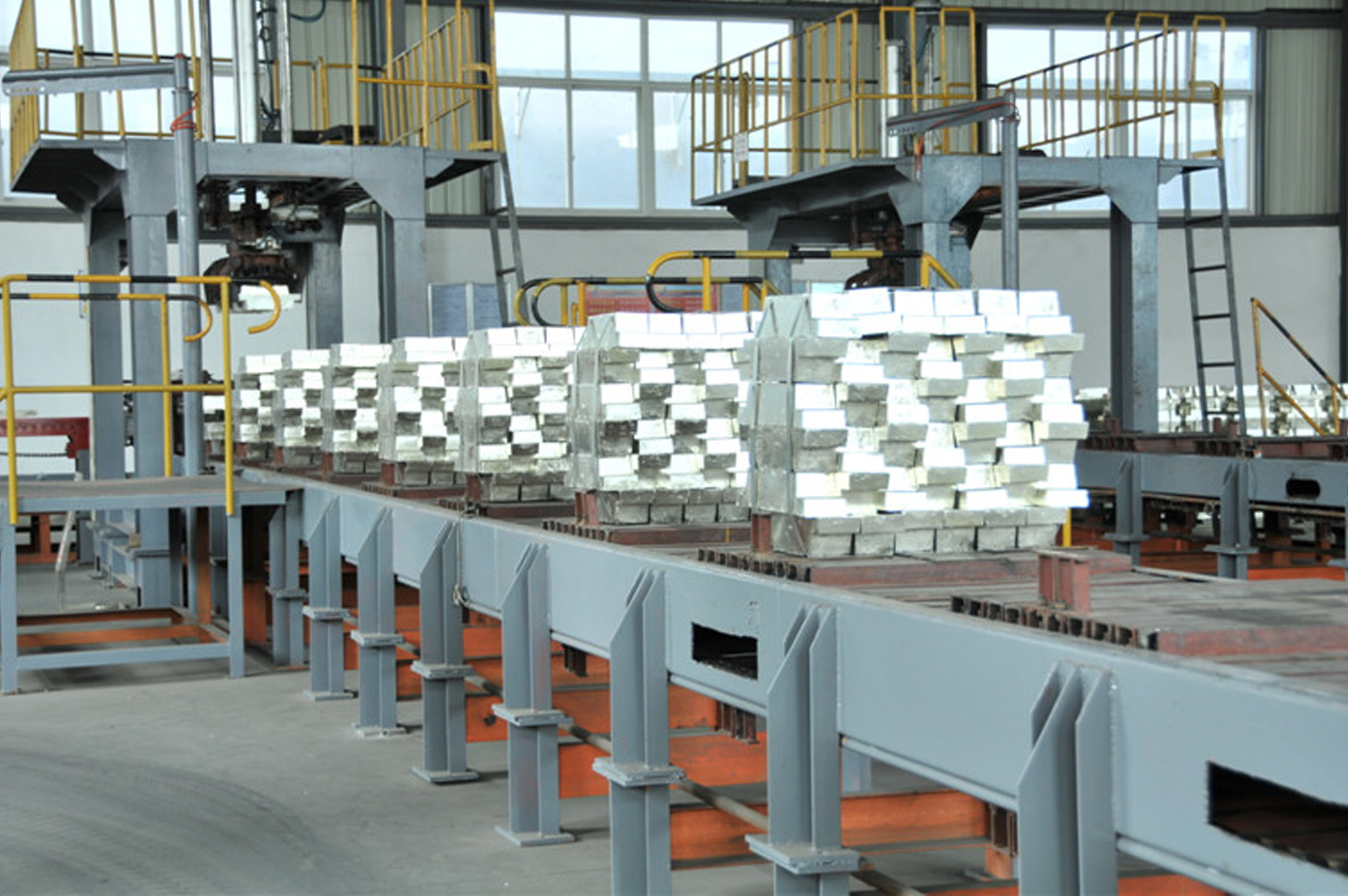 Tin ingot casting